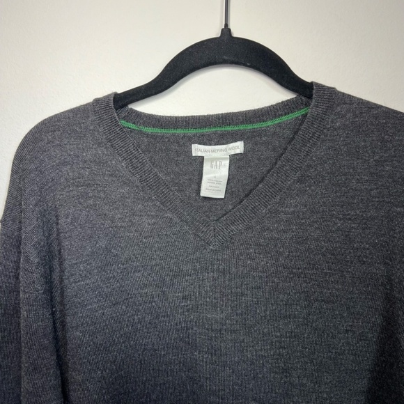 Gap Men's 100% Italian Merino Wool Sweater Charcoal Gray Tight Knit V-Neck Large - Picture 3 of 11